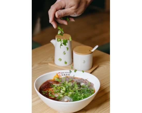 Classic Hand Pulled Beef Noodles 传统牛肉拉面